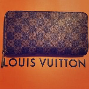 Preloved Louis Vuitton Damier zippy wallet